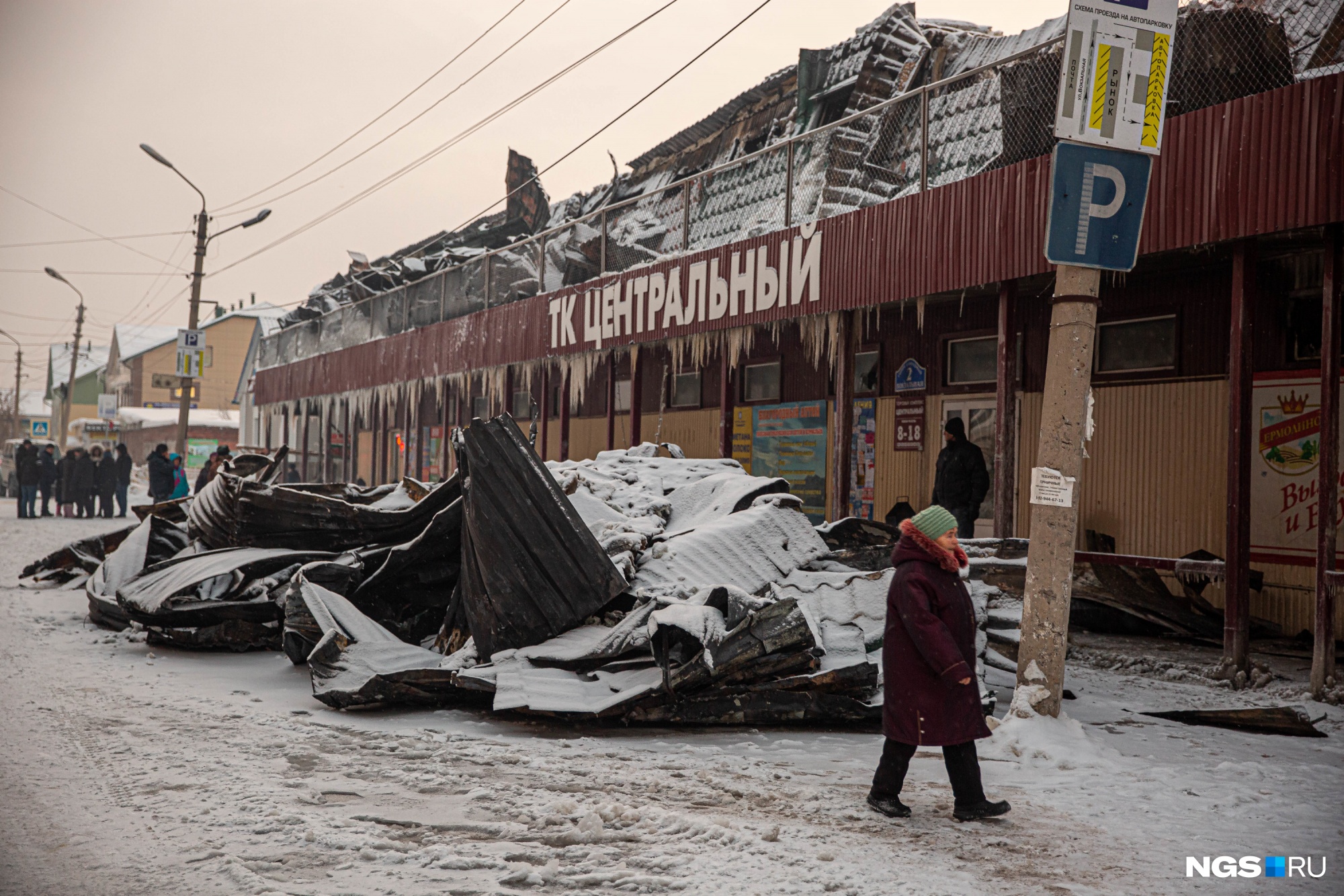 Цум искитим. Сгоревший рынок в Искитиме. Пожар Искитим рынке. Пожар в ЦУМЕ Новосибирск 2001. Искитим Центральный рынок на сегодняшний день.