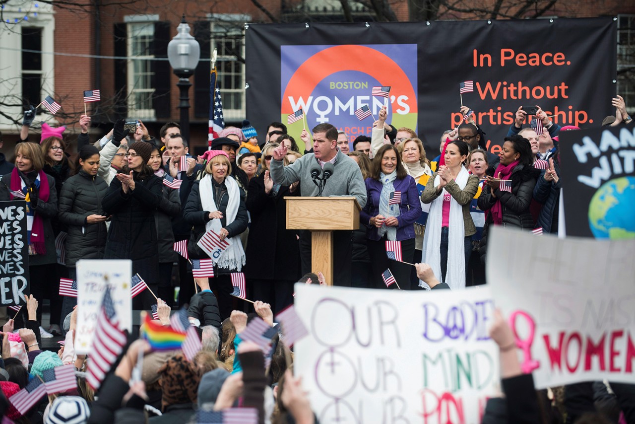 Мэр Бостона Мартин Волш выступает на бостонском «женском марше»