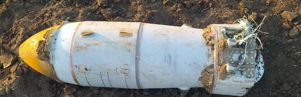 В Ростовской области в 120 километрах от границы с ЛНР в поле нашли головку от боевой ракеты