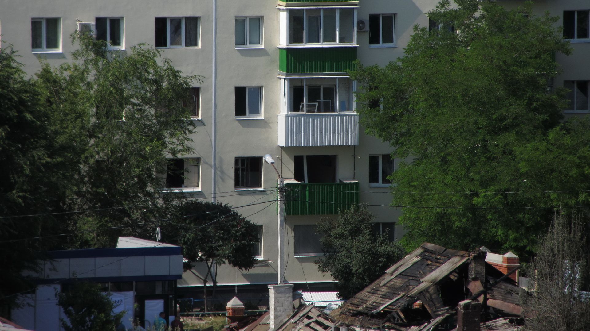 Выбитые окна и обгоревшая крыша. Белгород, 03.07.2022 г.