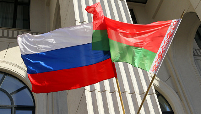 Флаги России и Белоруссии. Архивное фото