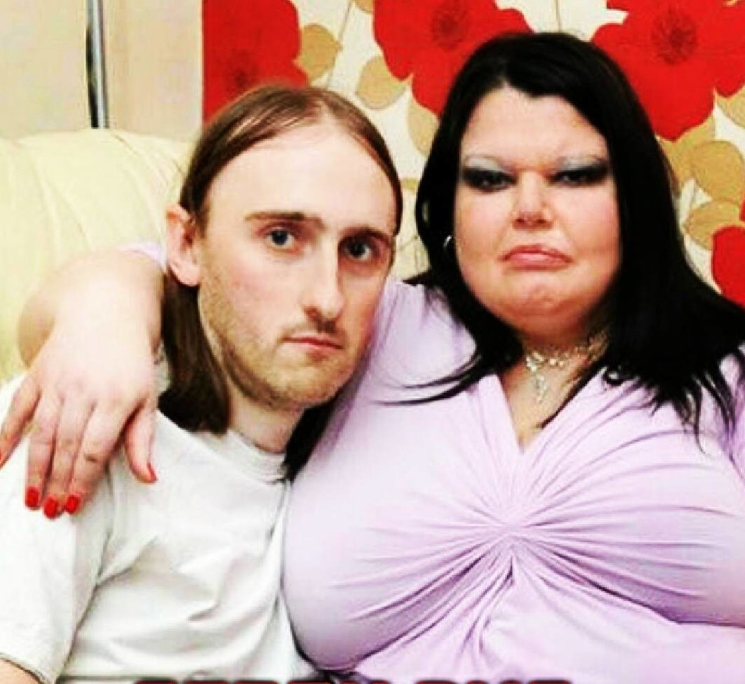 Это Дебби Вуд - официально самая ревнивая женщина в мире. Каждый день она заставляет своего мужа пройти тест на детекторе лжи, когда тот возвращается домой. интересное, особенности, ревность, чувства