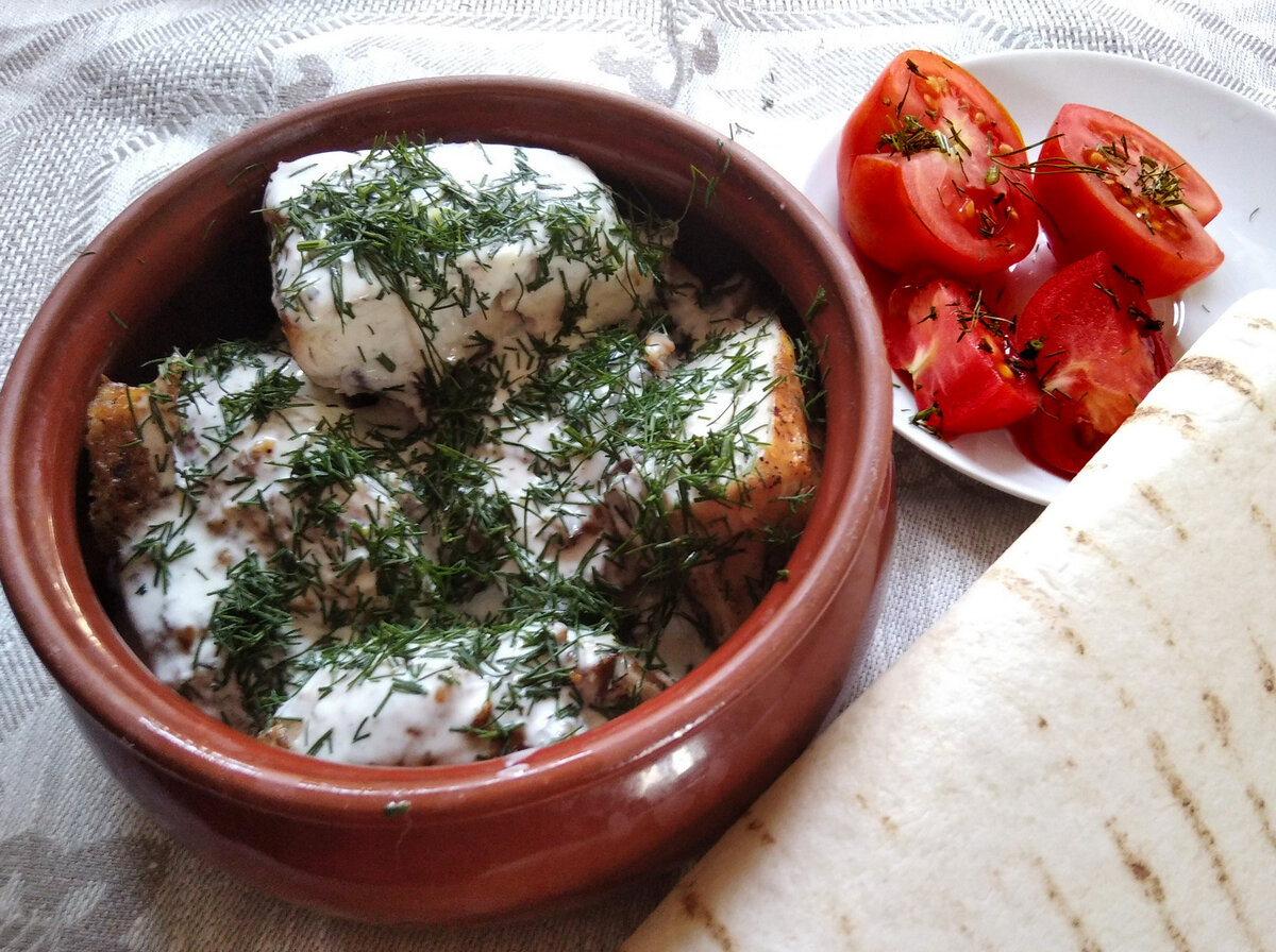 Курица под сливочно-чесночным соусом. Это настолько вкусно, что раз в неделю обязательно готовлю курицу, чтобы, кладём, около, Потом, минут, должна, Наливаем, сторону, огонь, переворачиваем, сотейник, сверху, перец, растительное, порционные, сковороду, плашмя, может, курица