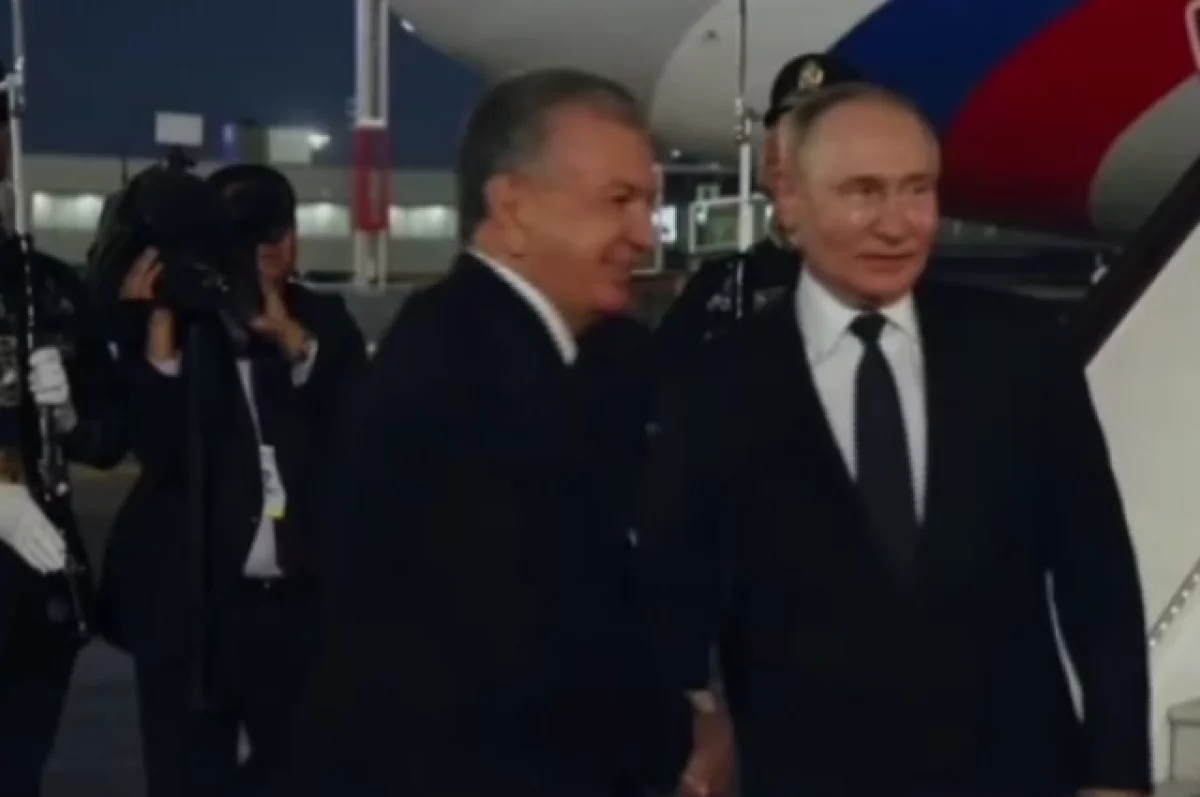 Лидер Узбекистана лично встретил прибывшего с визитом в Ташкент Путина