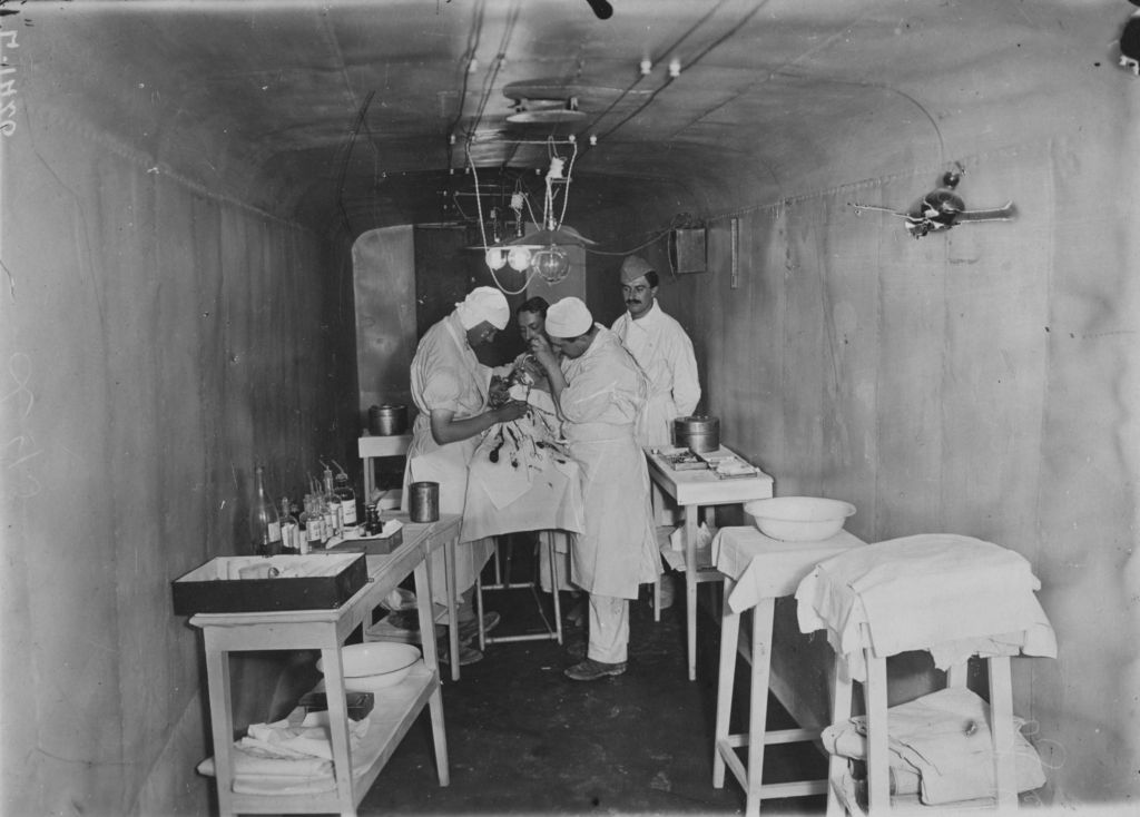 Госпиталь войны 2. Военный госпиталь второй мировой. Немецкий военно полевой госпиталь 1941.