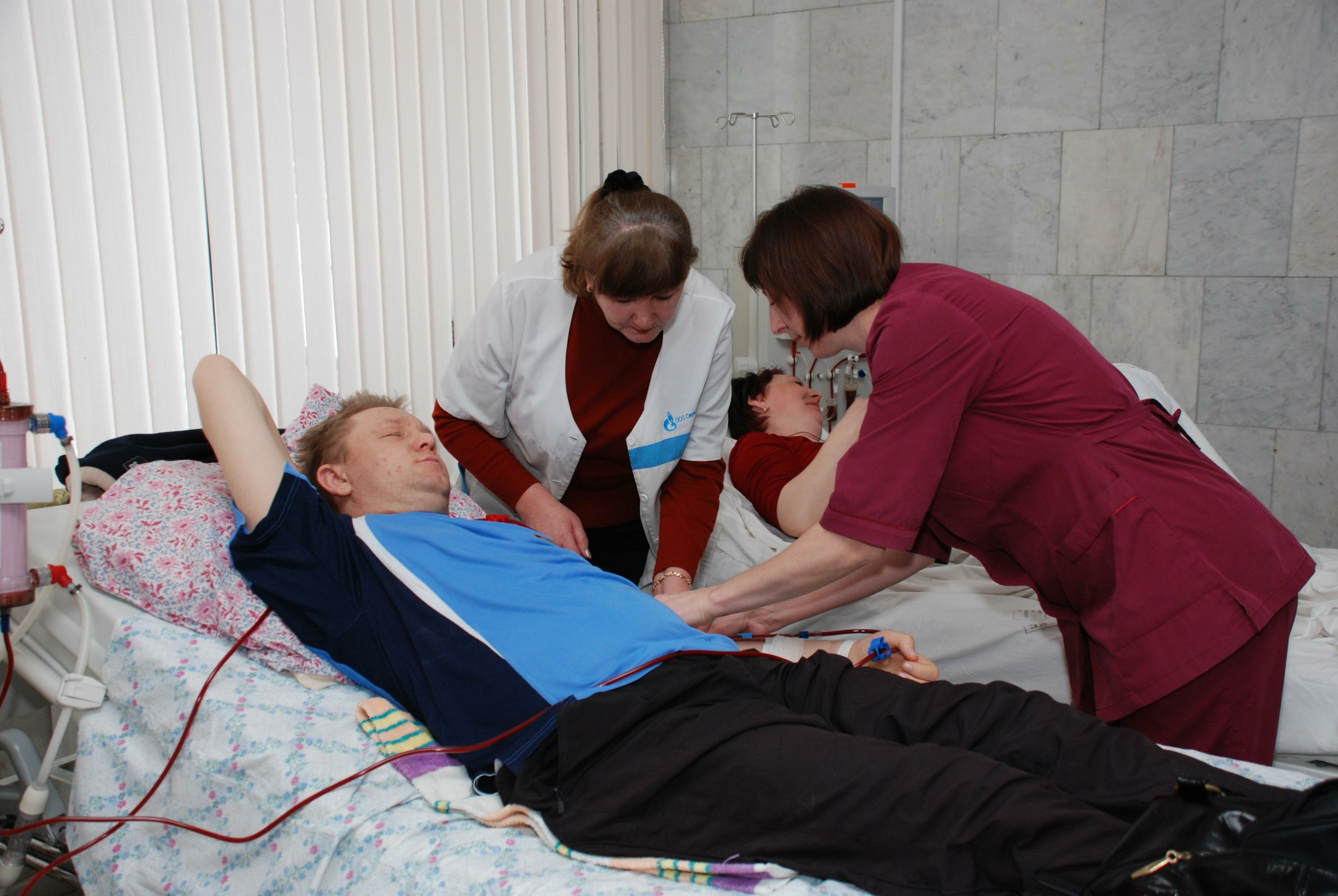 Крымские врачи помогают нуждающимся в гемодиализе запорожцам