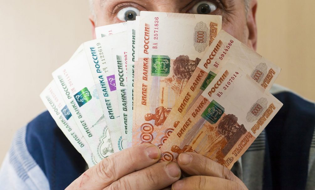 30 тысяч просто так: россияне рассказали, какой  безусловный базовый доход их удовлетворит 