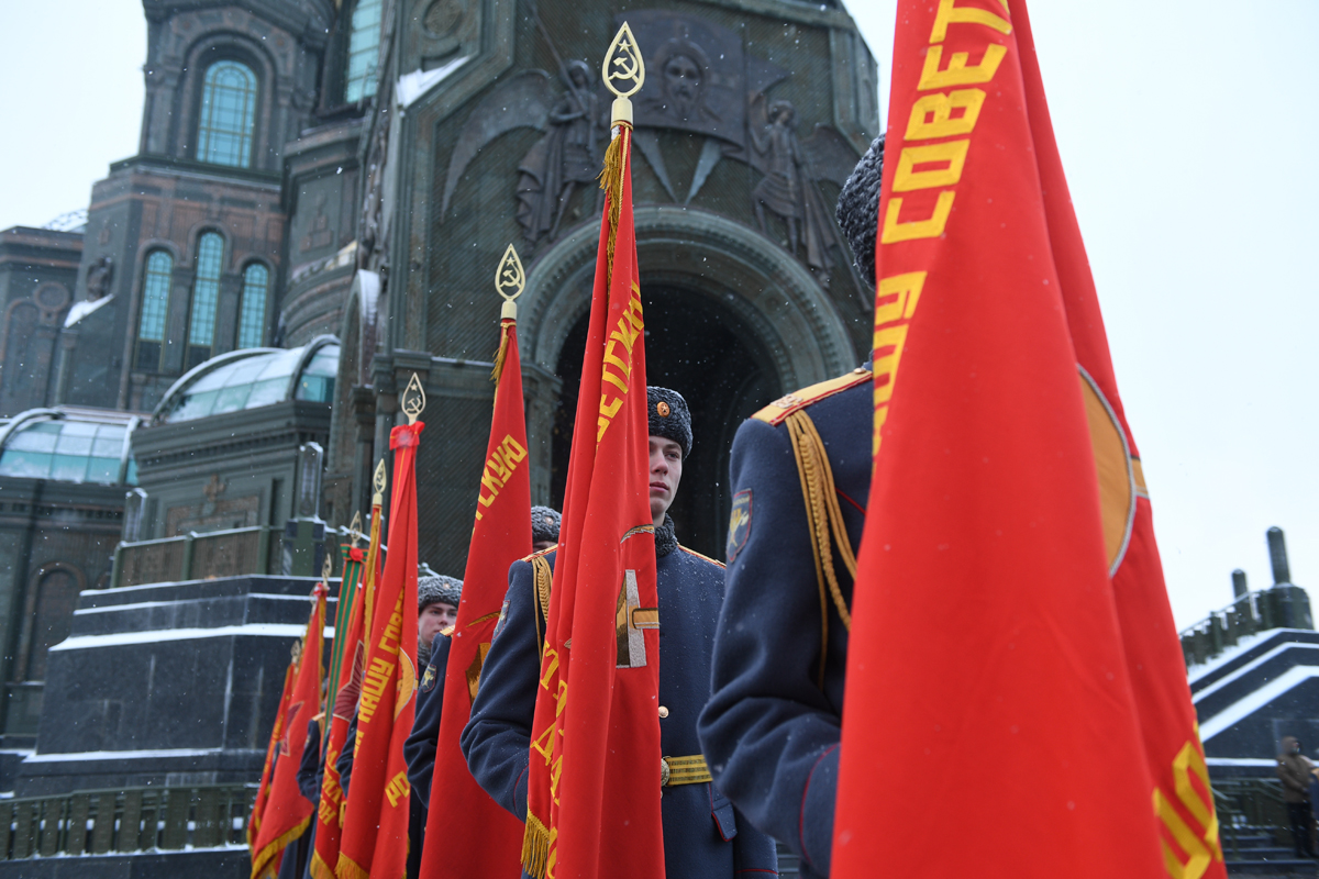 Defence of moscow. Военное Знамя. Знамя военные трибуналы. Боевое Знамя воинской части. Боевое наше Знамя.