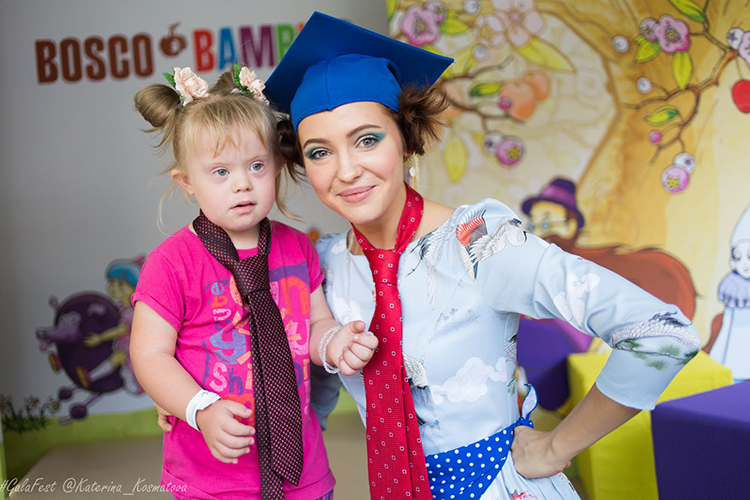 Онлайн-спектакль, игры со звездами и большая вечеринка: Юлия Пересильд приглашает на день рождения фонда "Галчонок" Стиль жизни,Благотворительность