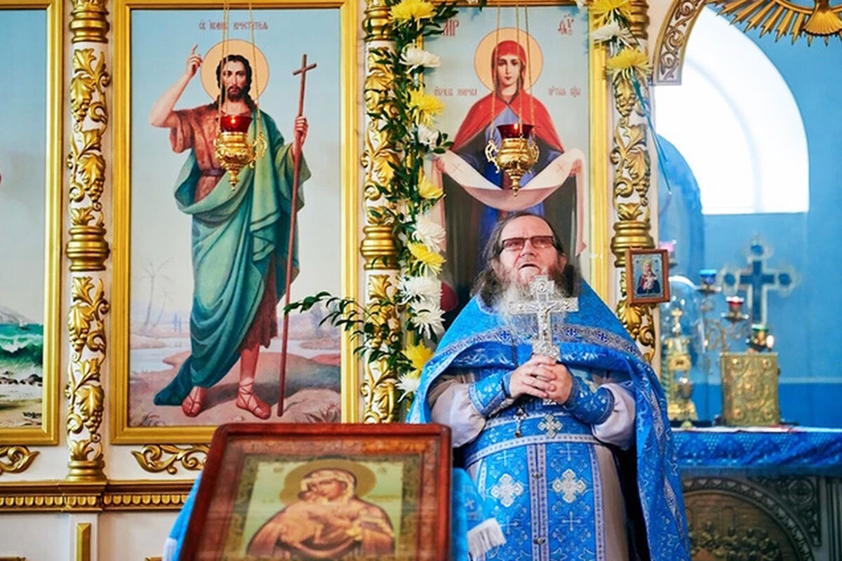 Путин наградил Орденом мужества убитого в Дагестане священника Котельникова