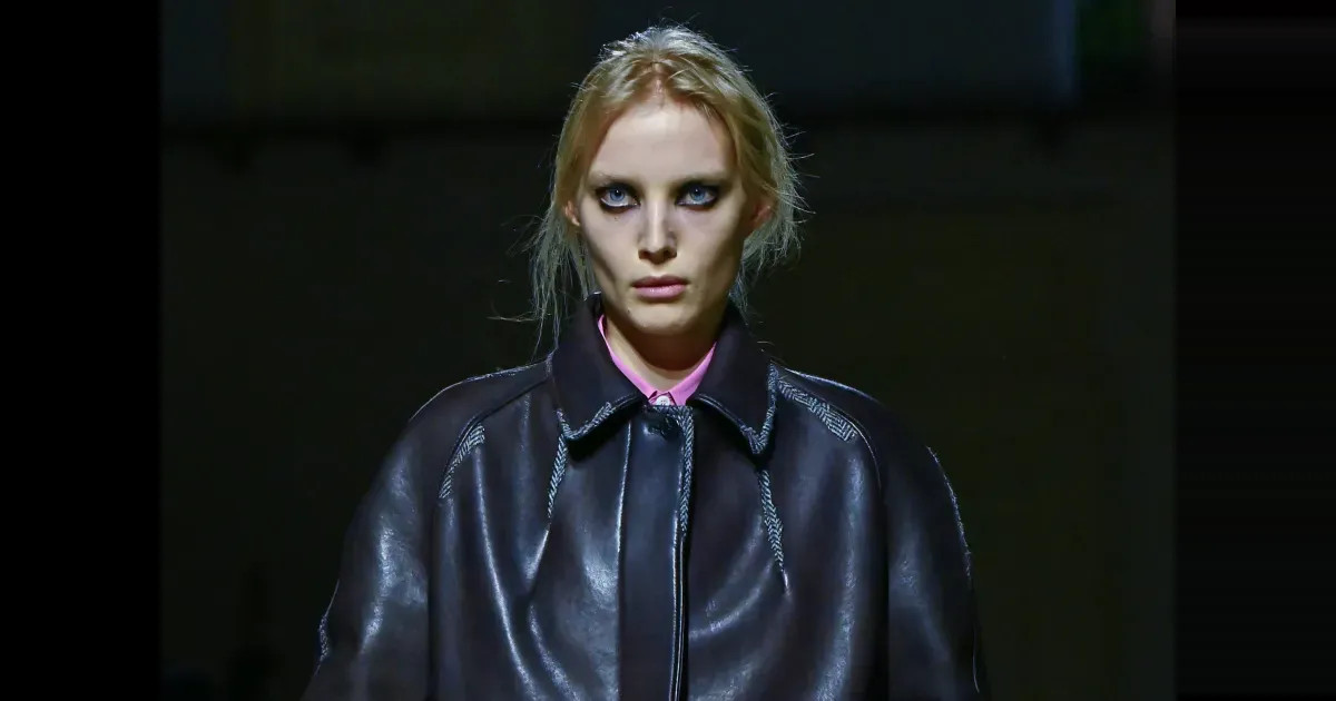 Российская модель приняла участие в показе Prada вместе с Беллой Хадид