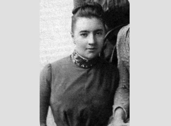 «К революции отношусь с благодарностью»: фрейлина трех цариц Наталья Фредерикс «К революции отношусь с благодарностью»: фрейлина трех цариц Наталья Фредерикс