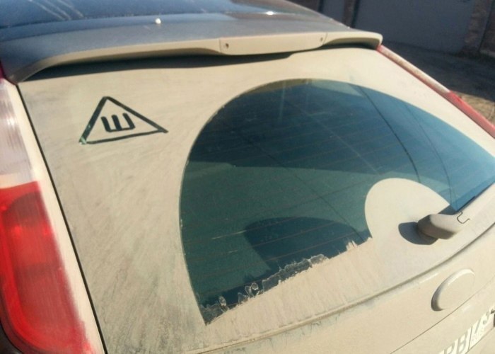 Народный креатив с наклейкой "Шипы" авто, автоприкол, наклейка, пдд, прикол, шипы