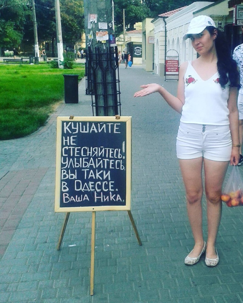 Рядом с каждым зданием можно почувствовать, что вы таки в Одессе города, города украины, одесса, одесса-мама, прикол, юмор