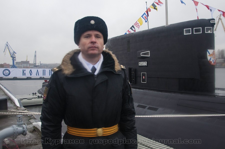 На большой подводной лодке Б-271 «Колпино» проекта 636.3 поднят Андреевский флаг На большой подводной лодке Б-271 «Колпино» проекта 636.3 поднят Андреевский флаг