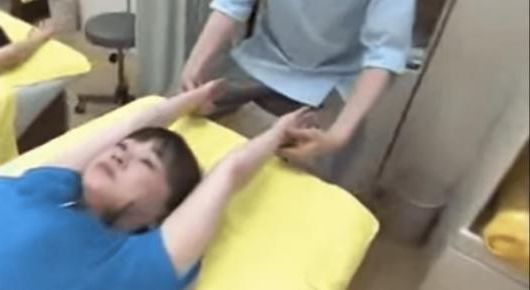 Пятиминутное эффективное упражнение от болей в спине Пятиминутное эффективное упражнение от болей в спине здоровый образ жизни,здоровье,упражнения