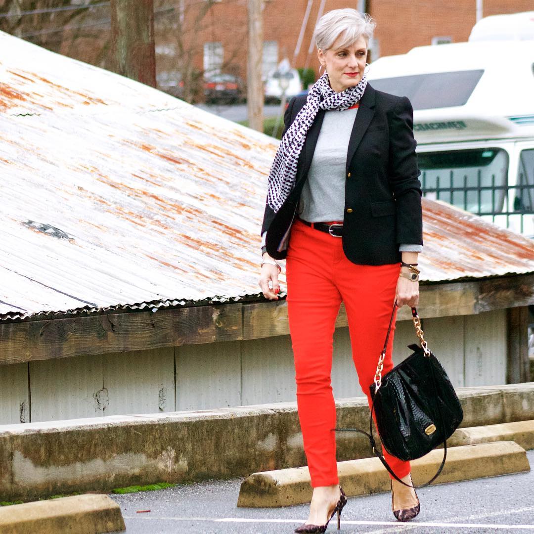 Красные брюки женские для полных с чем носить