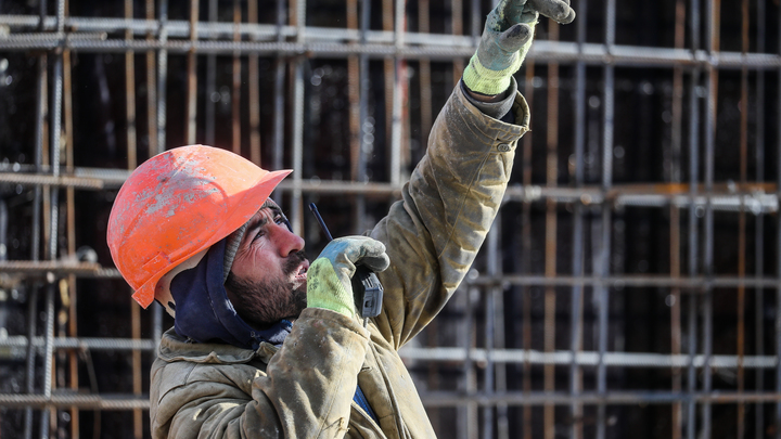 МИГРАНТЫ ТРЕБУЮТ "СПРАВКИ НА ОРУЖИЕ": КТО И ЗАЧЕМ ВООРУЖАЕТСЯ В РОССИИ