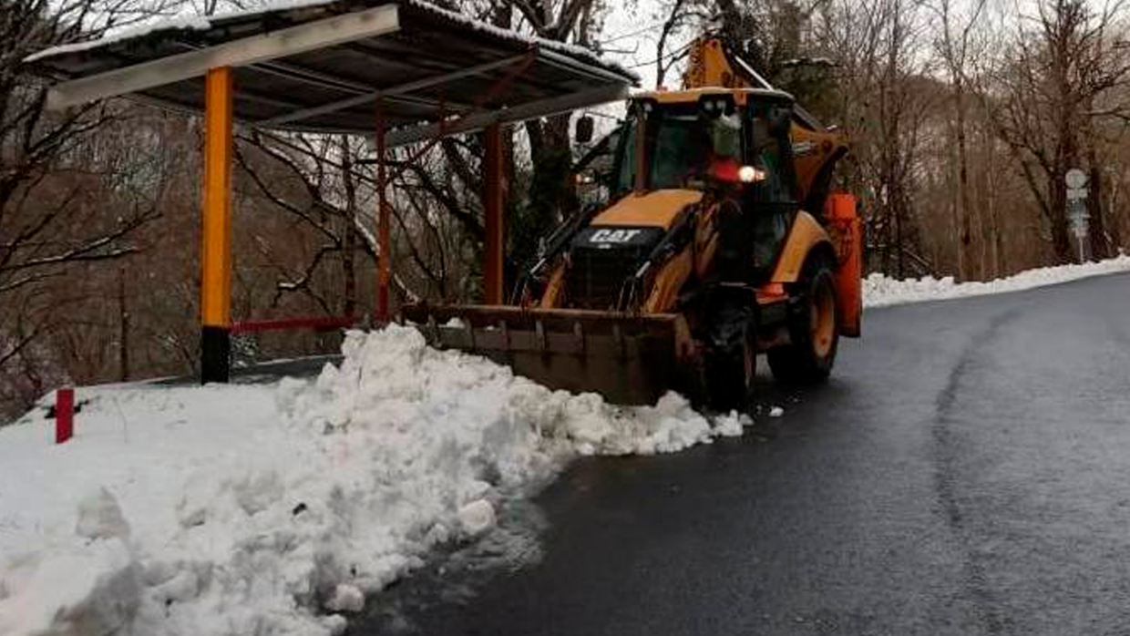 Более 300 единиц спецтехники ликвидируют последствия снегопада в Краснодарском крае