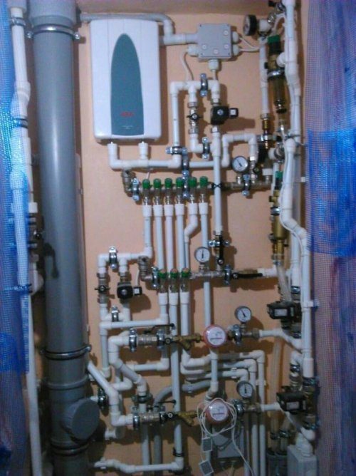 А где-то на работе... А где-то на работе...