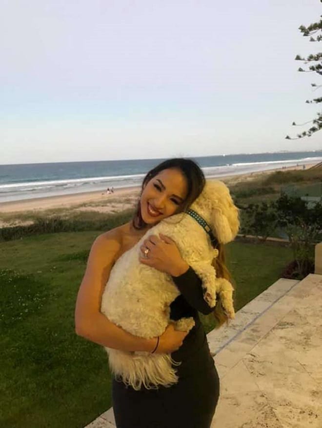 Щенок с девушкой