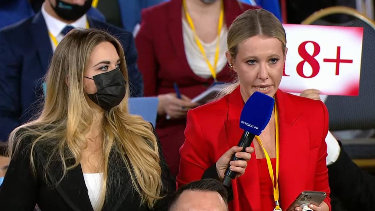Психолог-имиджмейкер Волохова объяснила мотивы журналисток в красном на конференции Путина Общество