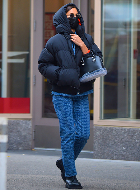 Угги и морковные палочки: Ирина Шейк с дочкой Леей на прогулке в Нью-Йорке Мода,Стиль звезд