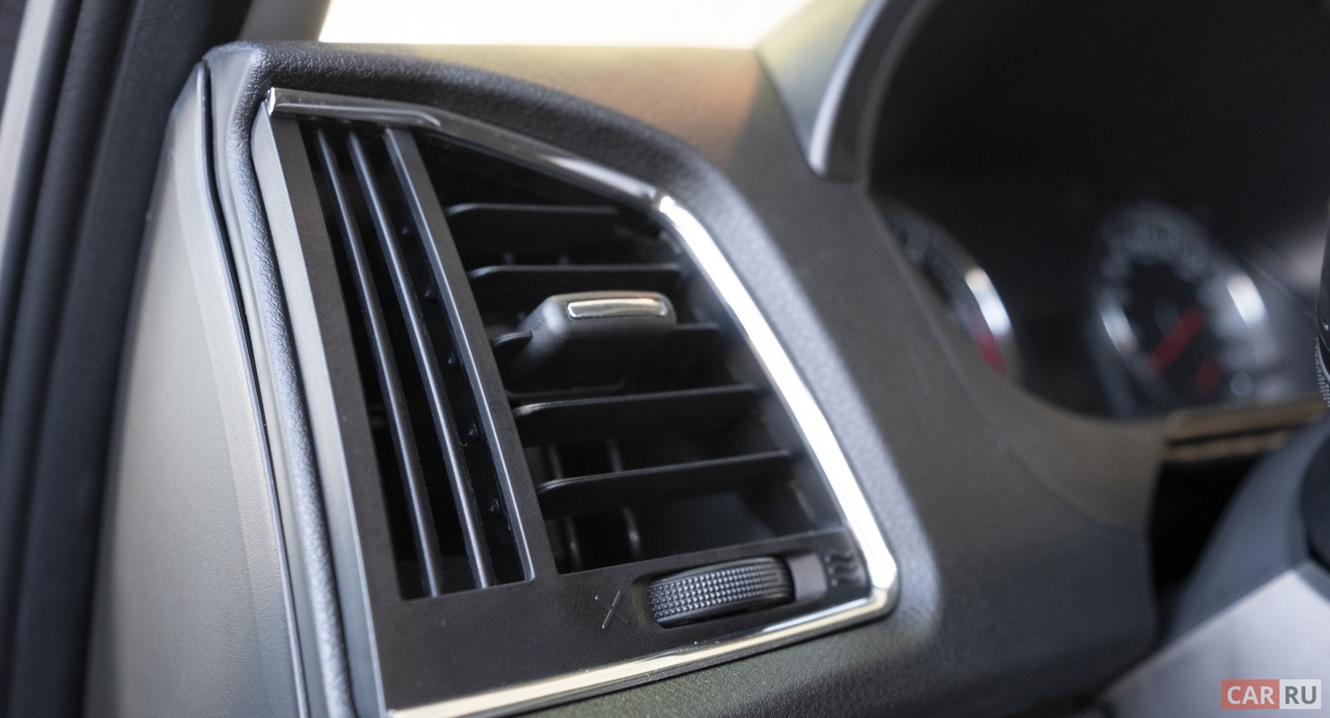 Зачем автомобилисты крепят прищепку на воздуховод