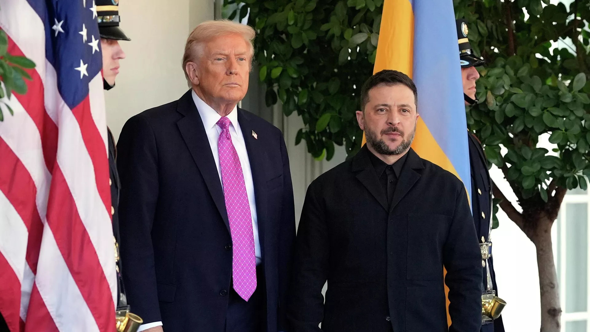 Президент США Дональд Трамп и Владимир Зеленский в Белом доме - РИА Новости, 1920, 18.10.2025