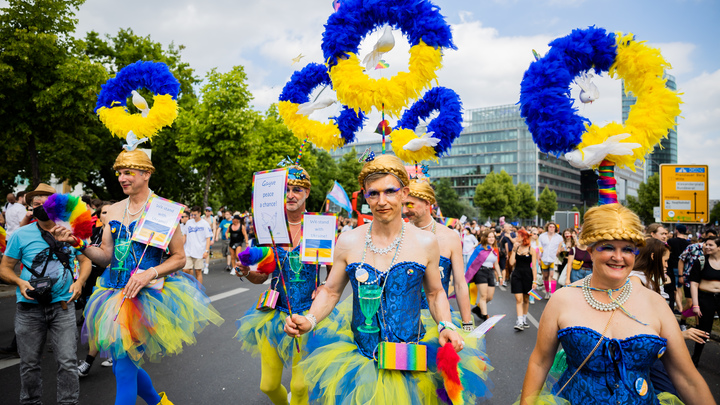 УКРАИНЦЕВ В США ПРИРАВНЯЛИ К ИЗВРАЩЕНЦАМ, ЧТОБЫ ДОБРАТЬСЯ ДО РОССИИ