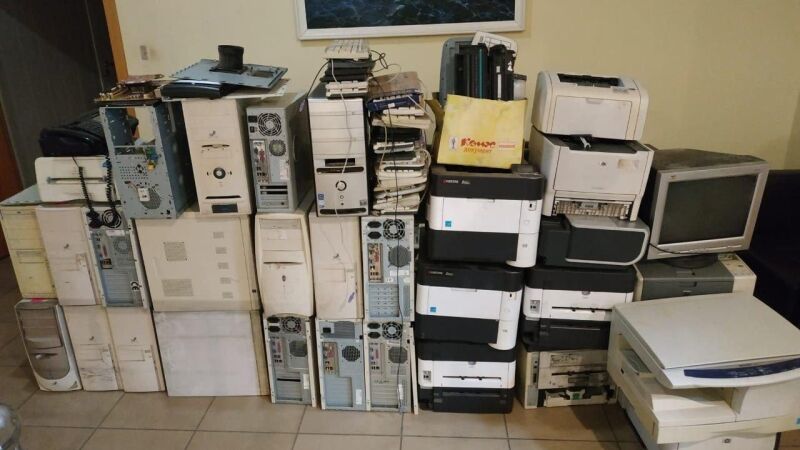 Новгородские предприниматели собирают компьютеры для школьников на карантине