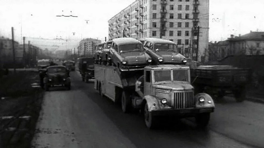 Теплые «ламповые» фотографии времен СССР с советскими автомобилями Ikarus, Фотография, сделана, автобусов, Ярославль, отличались, заднем, троллейбус, поставок, качестве, гармошка, также, оригинальным, фотографии, верхнем, вновь, могли, Москвичи, располагаться, увеличивало