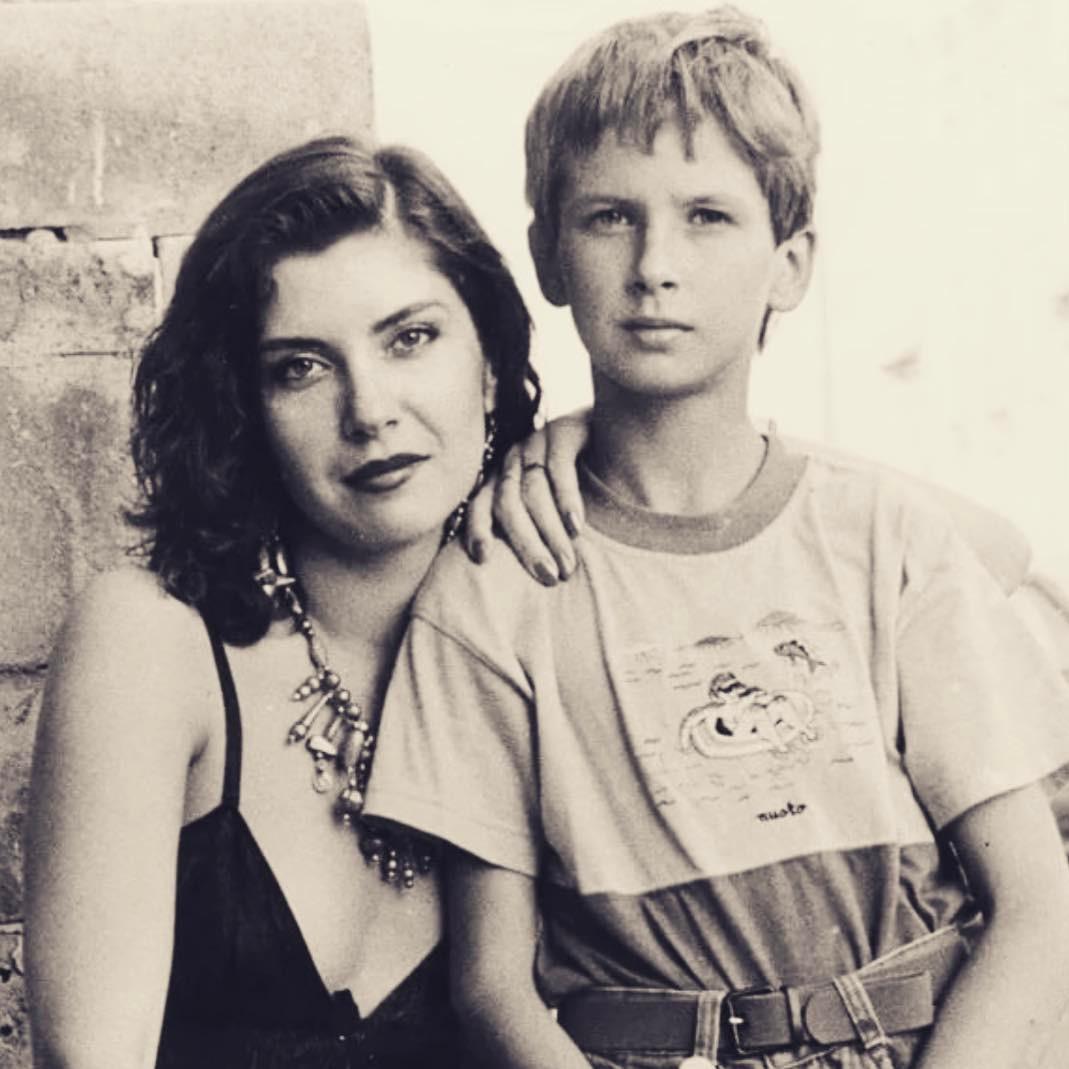 Забеременела в 17 лет от дворника: что известно о единственном сыне актрисы Веры Сотниковой Сотникова, актриса, деньги, Сотниковой, только, актрисы, сыном, Франции, Также, часто, исполнилось, Юрием, Никольским, общежитии, большая, известно, несколько, Только, больше, работает