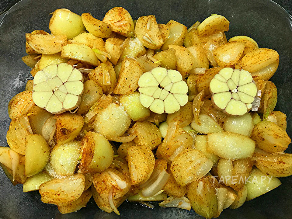 Вроде обычный лук, но какое вкусное блюдо из него получается. Лук становится прозрачным, нежным, просто тающим во рту с приятным вкусом. И готовится это блюдо просто.-5-2