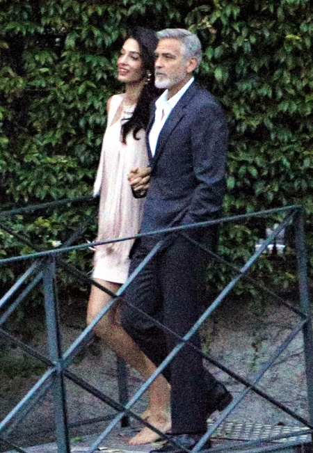 В пудровых тонах: Амаль Клуни в платье Stella McCartney на ужине со Стеллой Маккартни, ее мужем и Джорджем Клуни Мода,Стиль звезд