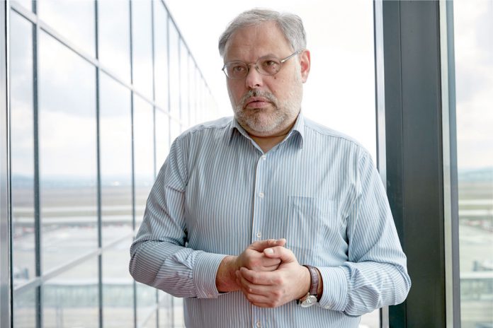 Михаил Хазин: Вятрович — самый верный и надежный агент России на Украине