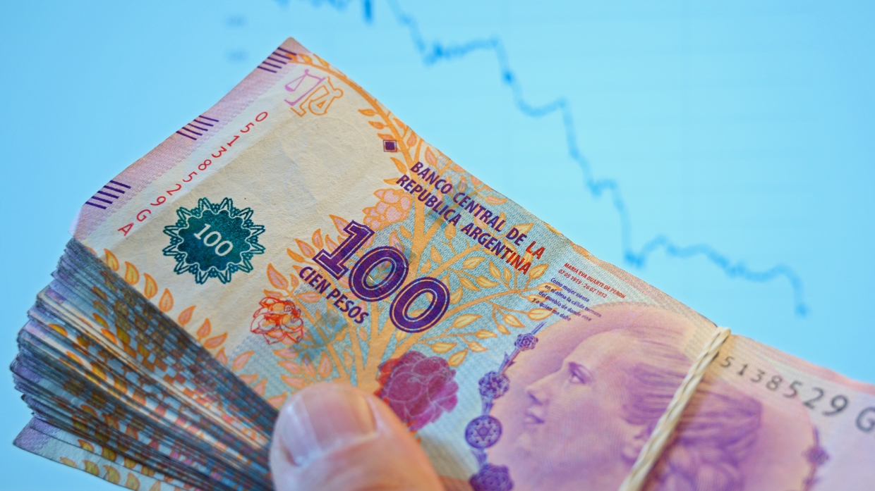 Соцвыплаты, льготы и «полные карманы»: правящая партия Аргентины готовится к выборам Соцвыплаты, льготы и «полные карманы»: правящая партия Аргентины готовится к выборам Весь мир