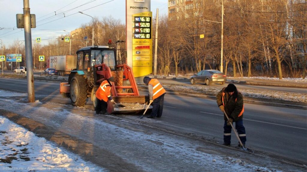 В Рязани продолжается круглосуточная уборка города