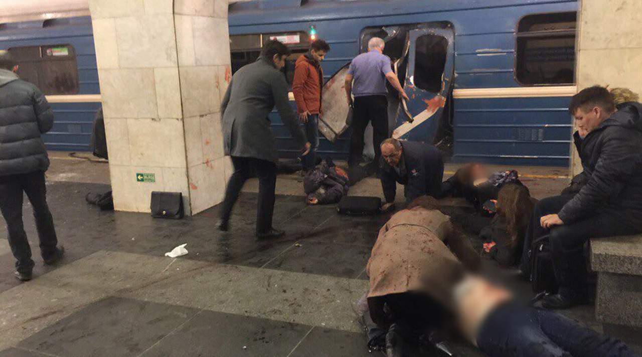 При взрыве в метро в Петербурге пострадало 50 человек