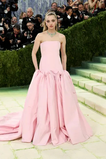 Met Gala — 2026: Джиджи Хадид, Аманда Сейфрид, Зои Кравиц, Оливия Уайлд на красной дорожке Images, Саттон, Джекман, костюма, Броуди, Метрополитенмузее, ХемингуэйСара, Джорджина, СториРозеЭдриан, ПиджонКоннор, ПиджонСара, ФостерСэм, СмитДрю, СмитСэм, РотРанее, ФостерХью, КристиХью, КристиГвендолин, УайлдГвендолин, УайлдОливия