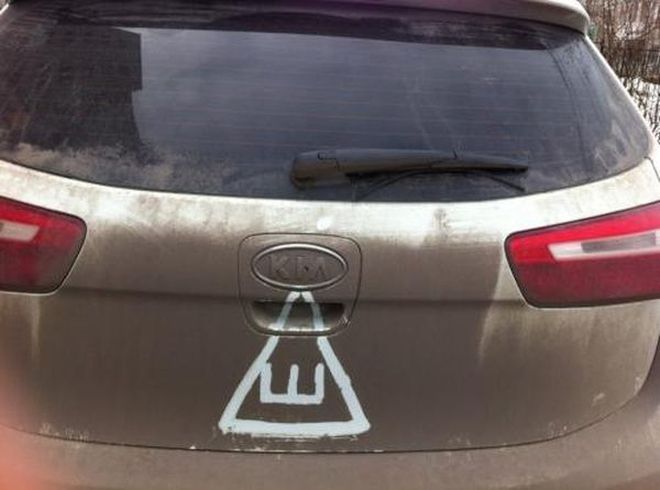 Народный креатив с наклейкой "Шипы" авто, автоприкол, наклейка, пдд, прикол, шипы