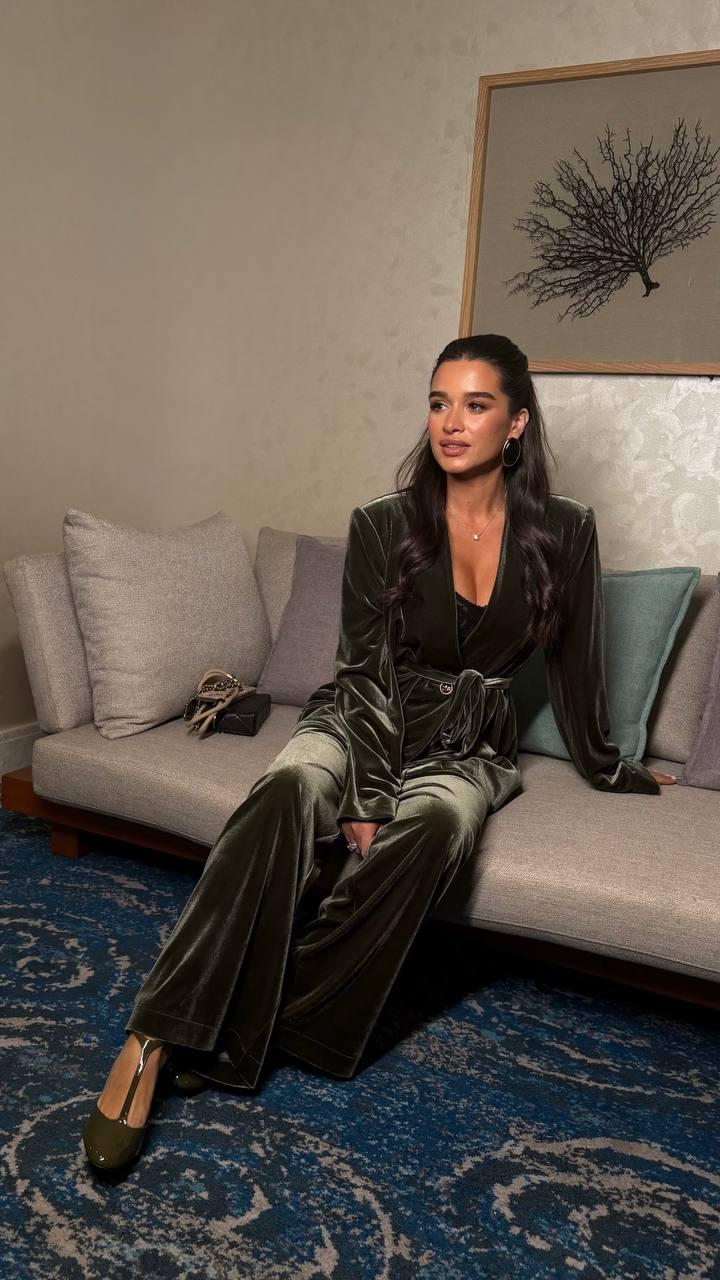 Ксения Бородина улыбается