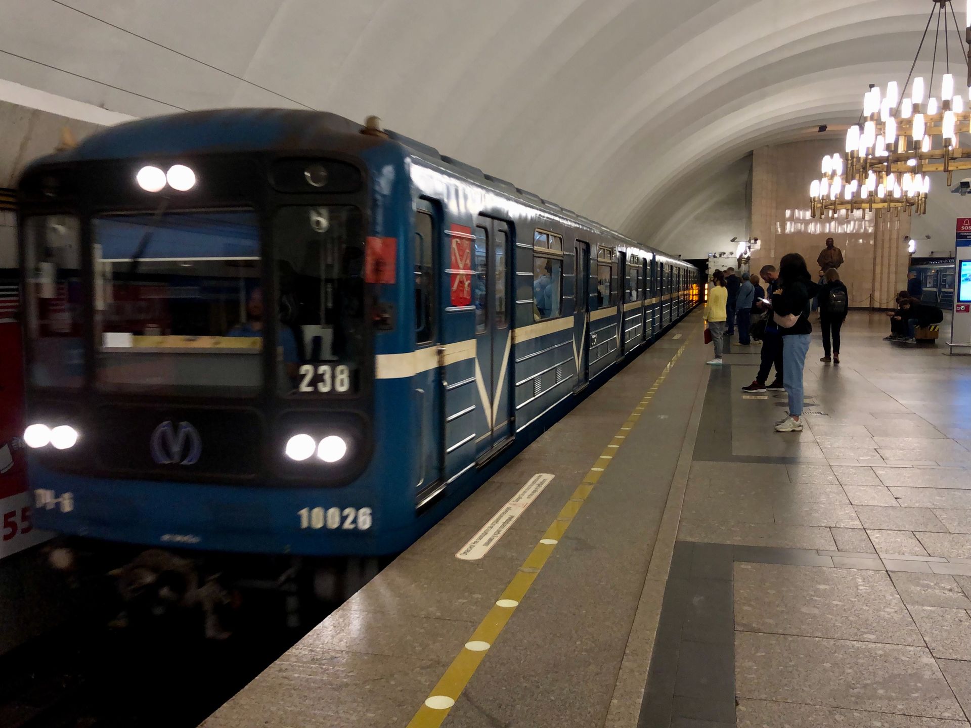 Синий метрополитен. Поезд метро. Поезда на синей ветке. Синяя ветка метро поезда. Поезда метрополитена.