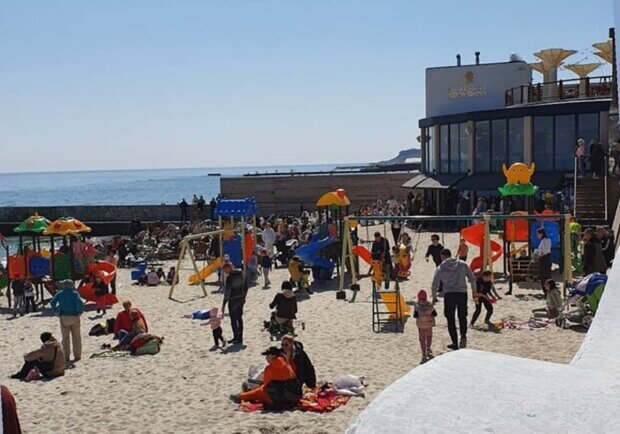 Одесситы, наплевав на локдаун, устроили пикники на пляжах, видео: 