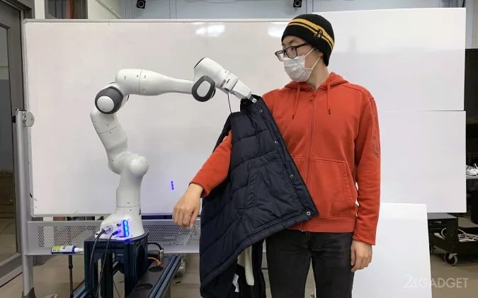 Роботы в помощь: теперь они помогут человеку одеться автоматика,будущее,видео,гаджеты,ИИ,наука,роботы,технологии,электроника