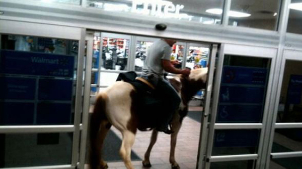 Эти люди просто пришли за покупками в американский супермаркет Эти люди просто пришли за покупками в американский супермаркет