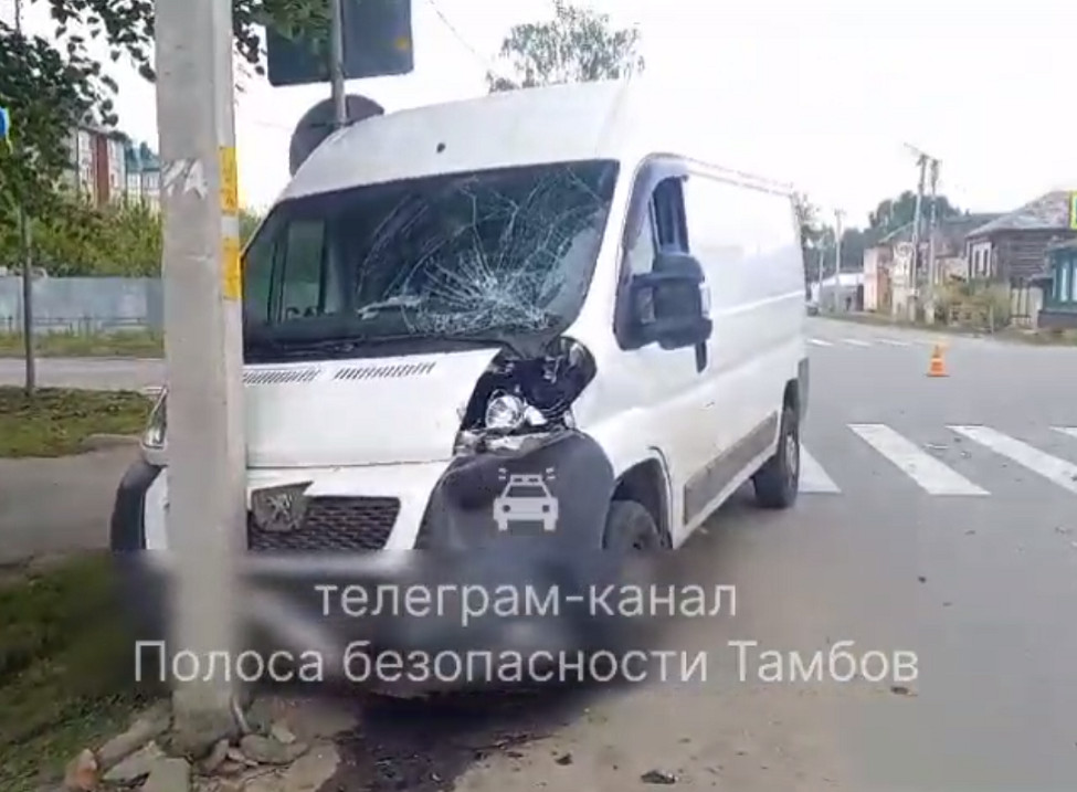 В Тамбовской области фургон «Пежо» насмерть сбил мужчину на мопеде