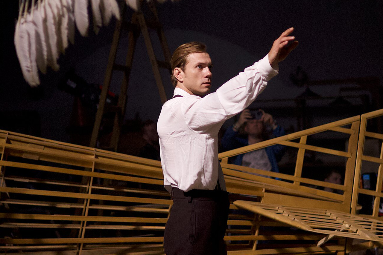 Александр Горбатов на съёмках фильма «Авиатор»