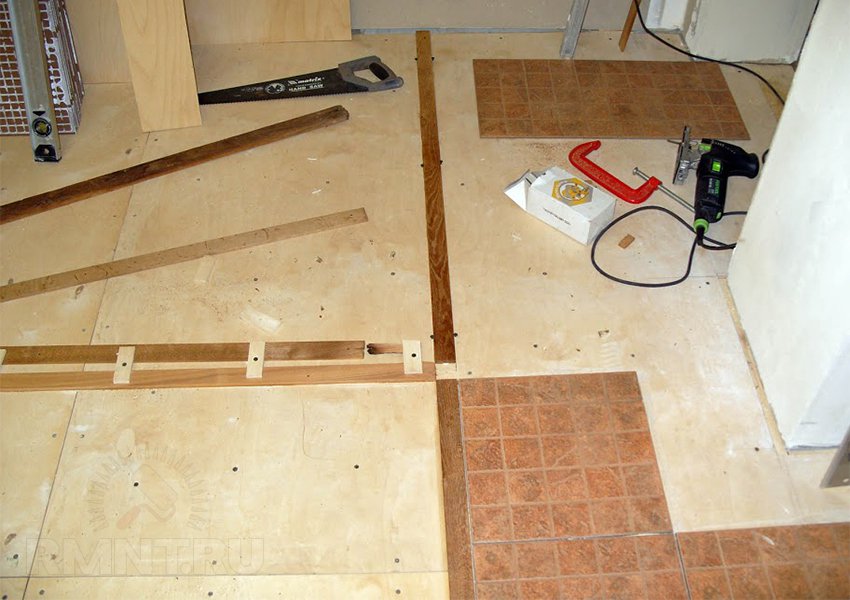 как уложить керамическую плитку на деревянный пол