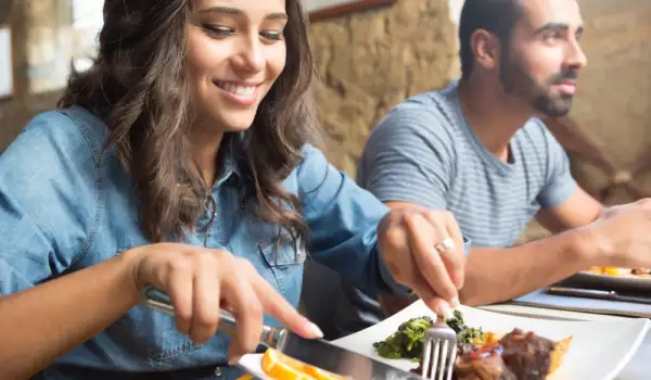 Он разговаривает с бывшим 